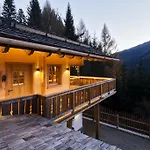 Chalet Wuidererhuettn, Charlet In Alleinlage Mit Freistehendem Saunahaus Großkirchheim