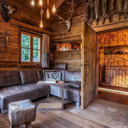 Wuidererhuettn, Charlet In Alleinlage Mit Freistehendem Saunahaus