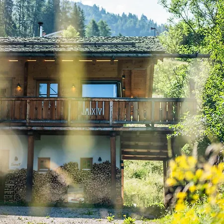 Wuidererhuettn, Charlet In Alleinlage Mit Freistehendem Saunahaus