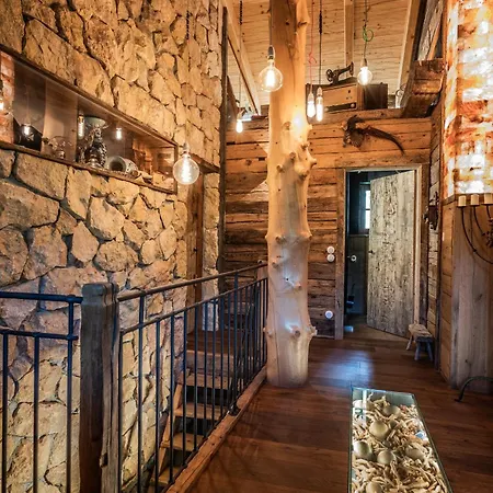 Wuidererhuettn, Charlet In Alleinlage Mit Freistehendem Saunahaus * Großkirchheim