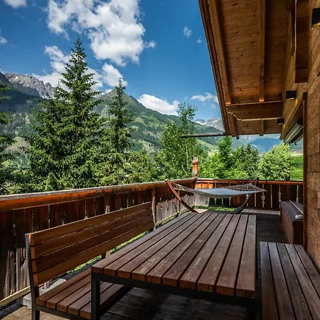 Wuidererhuettn, Charlet In Alleinlage Mit Freistehendem Saunahaus * Großkirchheim