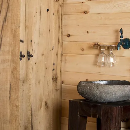 Wuidererhuettn, Charlet In Alleinlage Mit Freistehendem Saunahaus