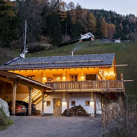 Wuidererhuettn, Charlet In Alleinlage Mit Freistehendem Saunahaus Großkirchheim