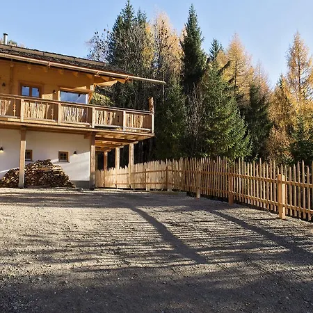 Wuidererhuettn, Charlet In Alleinlage Mit Freistehendem Saunahaus