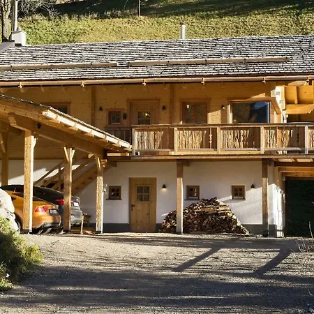 Wuidererhuettn, Charlet In Alleinlage Mit Freistehendem Saunahaus Großkirchheim