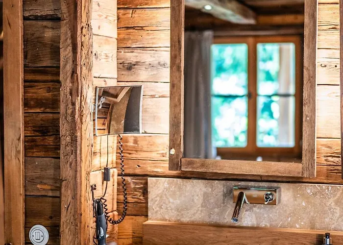 Wuidererhuettn, Charlet In Alleinlage Mit Freistehendem Saunahaus Großkirchheim