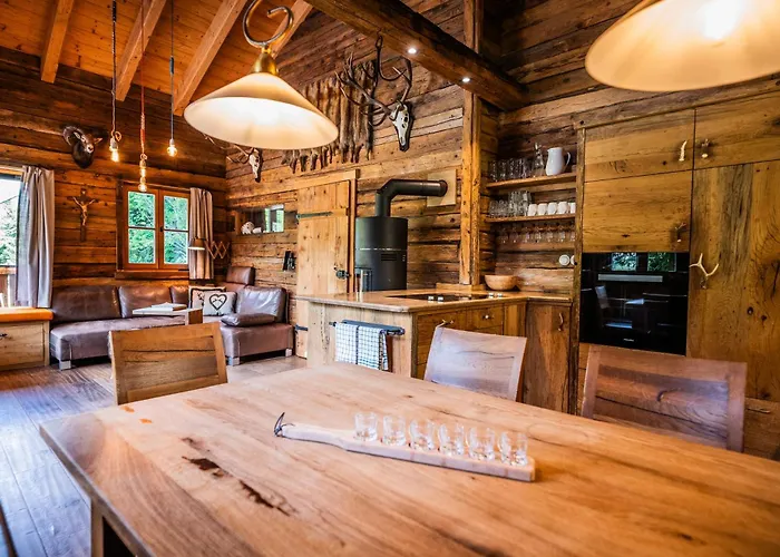 Wuidererhuettn, Charlet In Alleinlage Mit Freistehendem Saunahaus