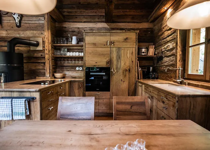 Wuidererhuettn, Charlet In Alleinlage Mit Freistehendem Saunahaus