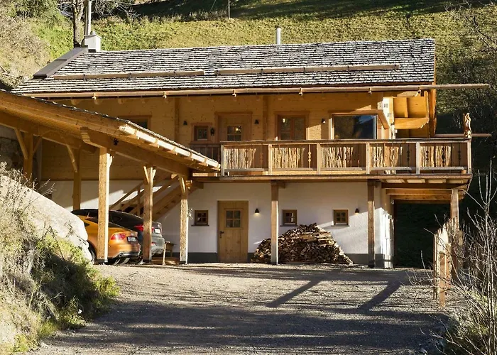 Wuidererhüttn, Charlet In Alleinlage Mit Freistehendem Saunahaus Großkirchheim